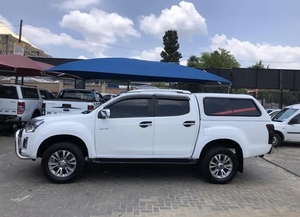 2022 Isuzu V340 4.1L Manual for Sale in Johannesburg image 1