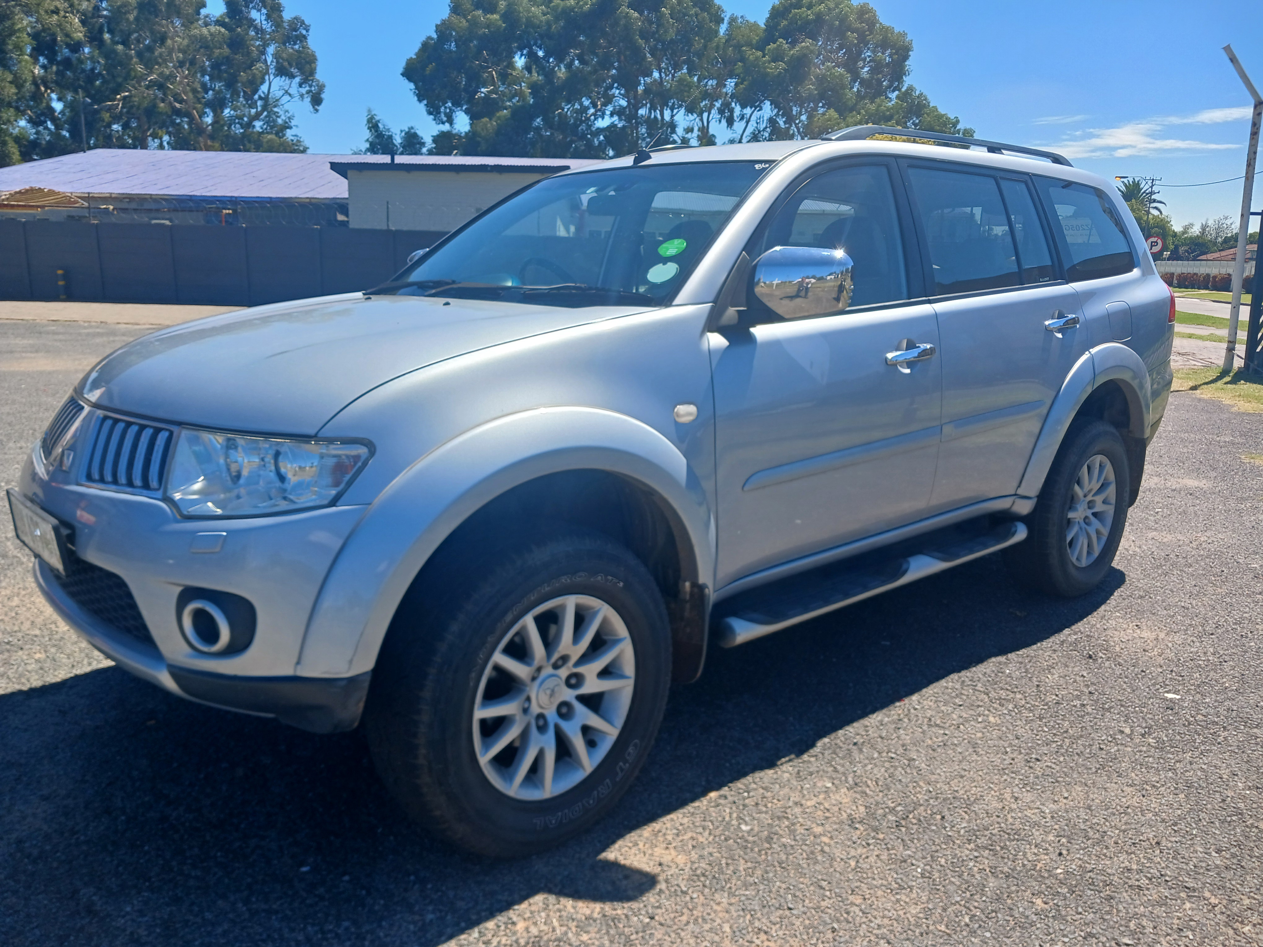 2013 Mitsubishi Pajero 3.2 4x4 Sport Manual image 1